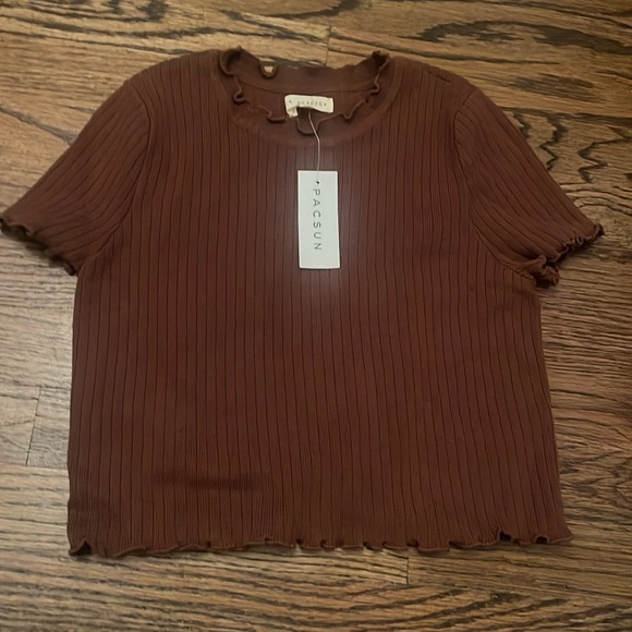 Cute brown baby tee!! Perfect for that fall vibe, but easy to style year around! - Picture 1 of 4